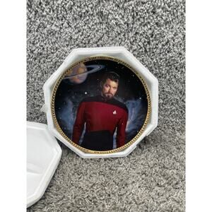 The Hamilton Collection Commander William T Riker Star Trek Plate Collection